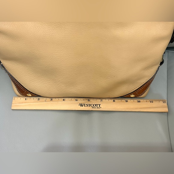 Coach Carly and British Tan Leather Shoulder Bag. 10615 - Picture 6 of 9